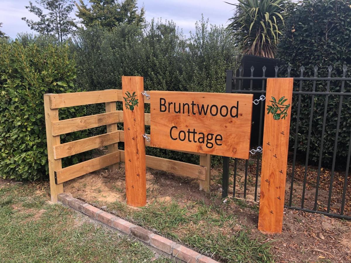 Peaceful Cottage In Beautiful Landscaped Native Bush Gully Tamahere Exterior photo